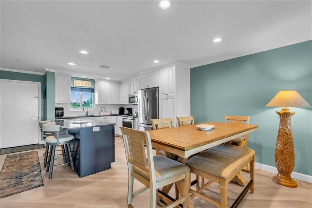 For Sale: $995,000 (2 beds, 2 baths, 1122 Square Feet)