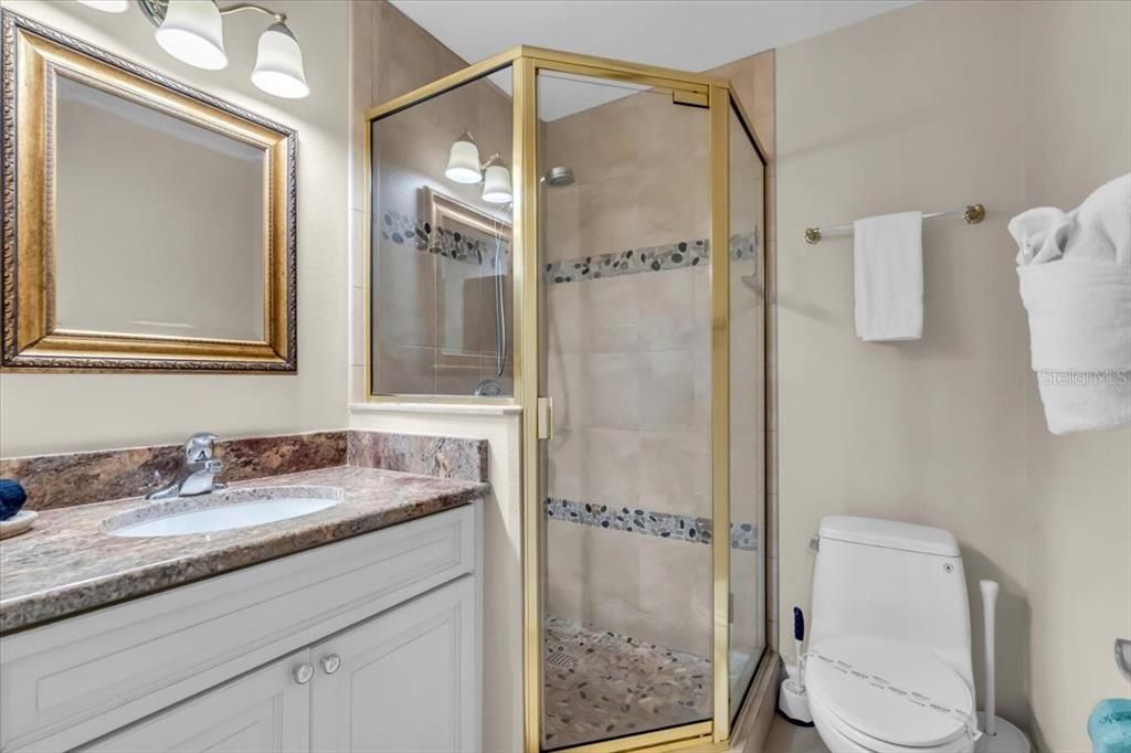 For Sale: $995,000 (2 beds, 2 baths, 1122 Square Feet)