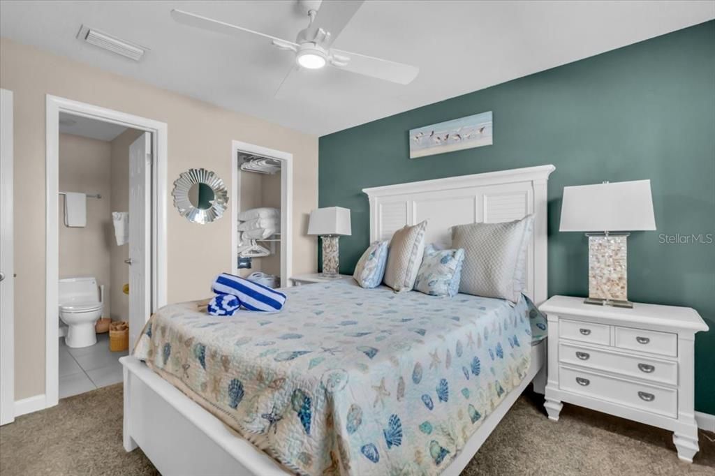 For Sale: $995,000 (2 beds, 2 baths, 1122 Square Feet)