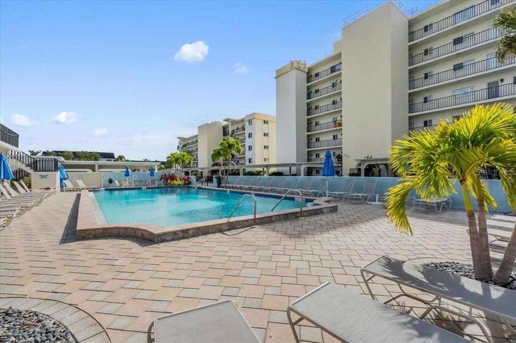 For Sale: $995,000 (2 beds, 2 baths, 1122 Square Feet)