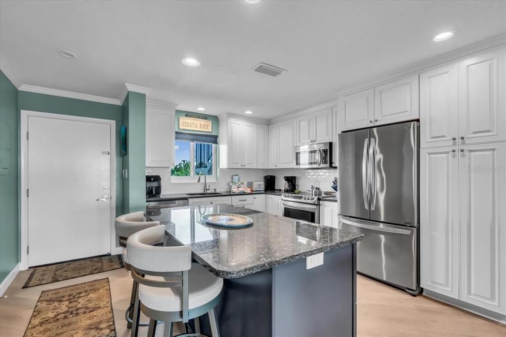 For Sale: $995,000 (2 beds, 2 baths, 1122 Square Feet)