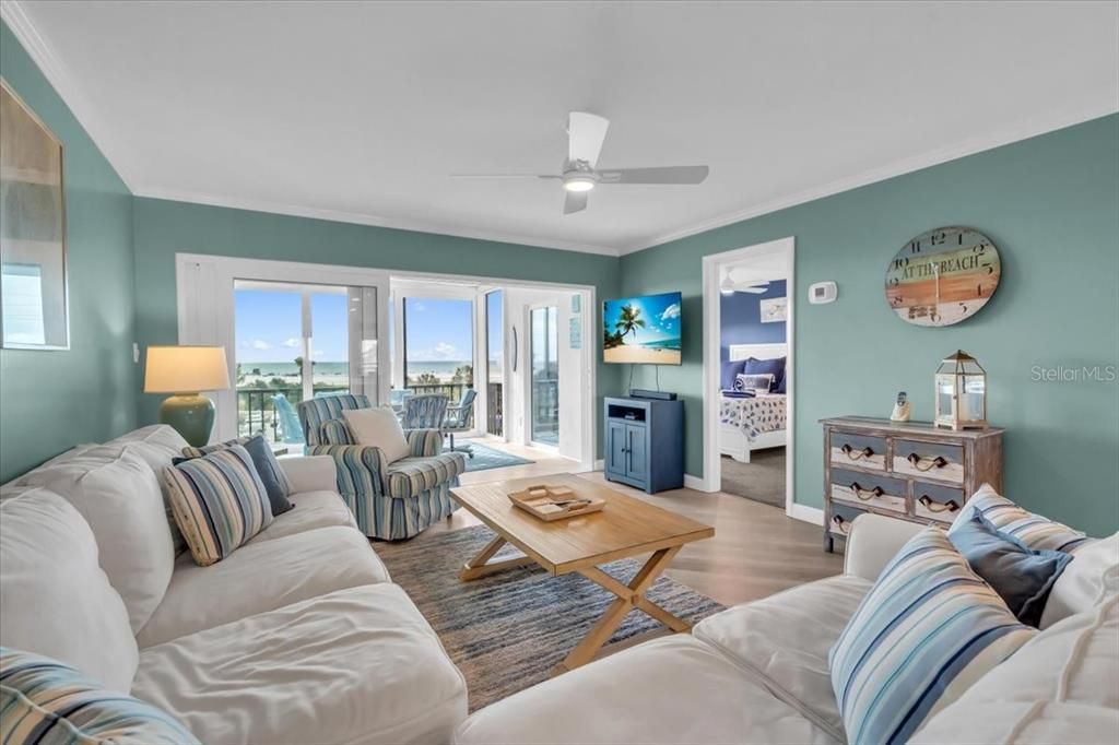 For Sale: $995,000 (2 beds, 2 baths, 1122 Square Feet)