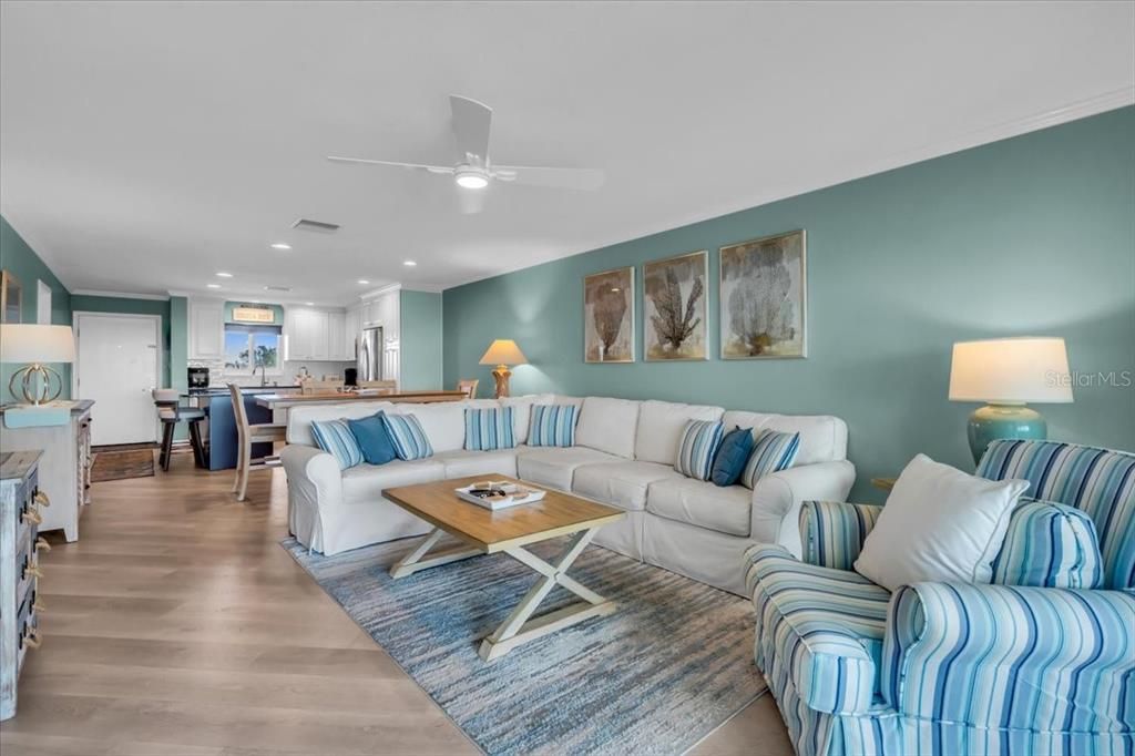 For Sale: $995,000 (2 beds, 2 baths, 1122 Square Feet)