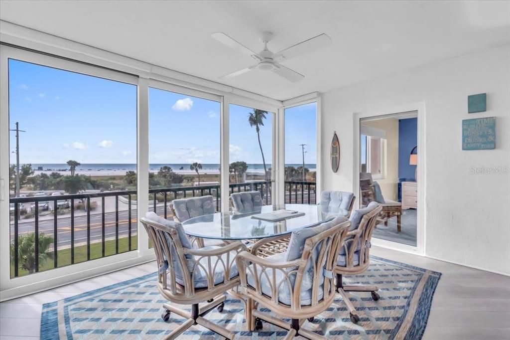 For Sale: $995,000 (2 beds, 2 baths, 1122 Square Feet)