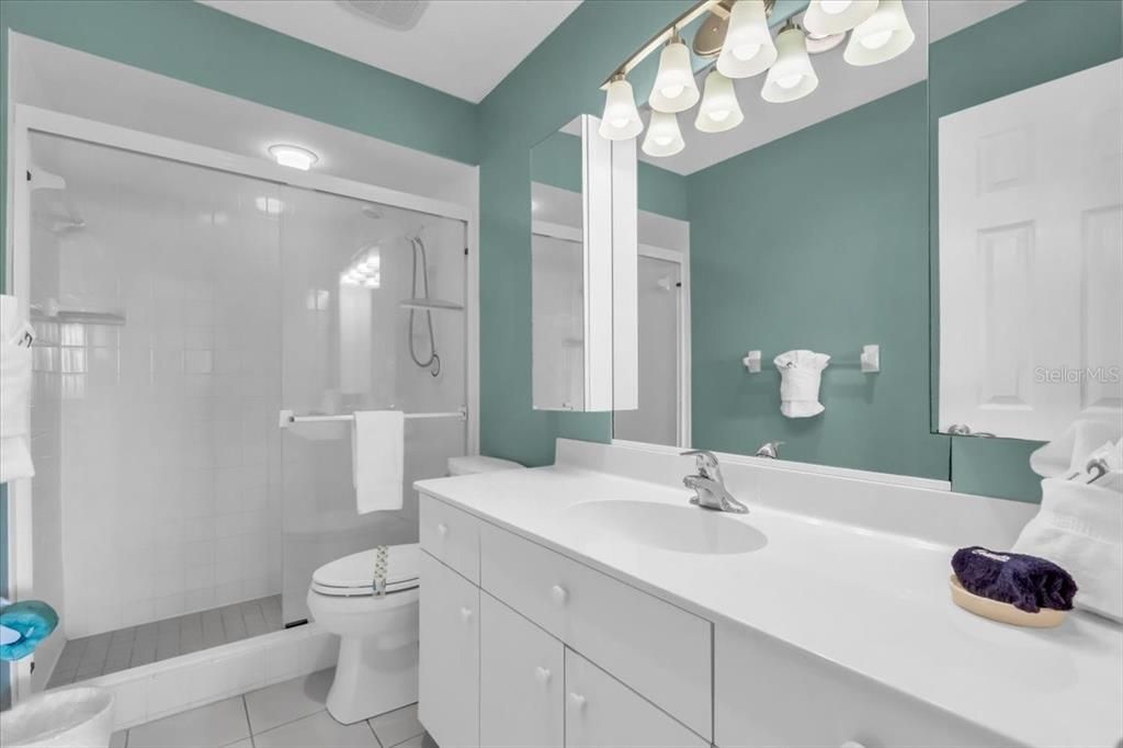 For Sale: $995,000 (2 beds, 2 baths, 1122 Square Feet)