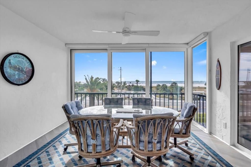 For Sale: $995,000 (2 beds, 2 baths, 1122 Square Feet)