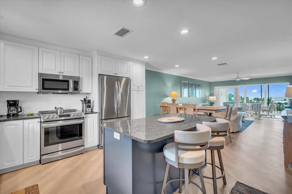 For Sale: $995,000 (2 beds, 2 baths, 1122 Square Feet)