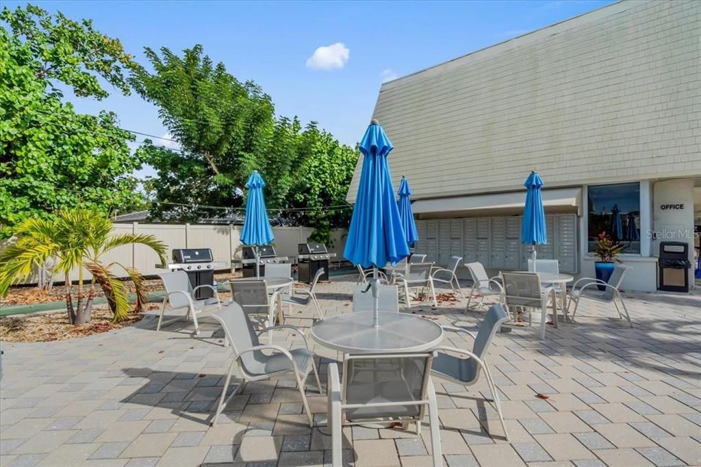 For Sale: $995,000 (2 beds, 2 baths, 1122 Square Feet)