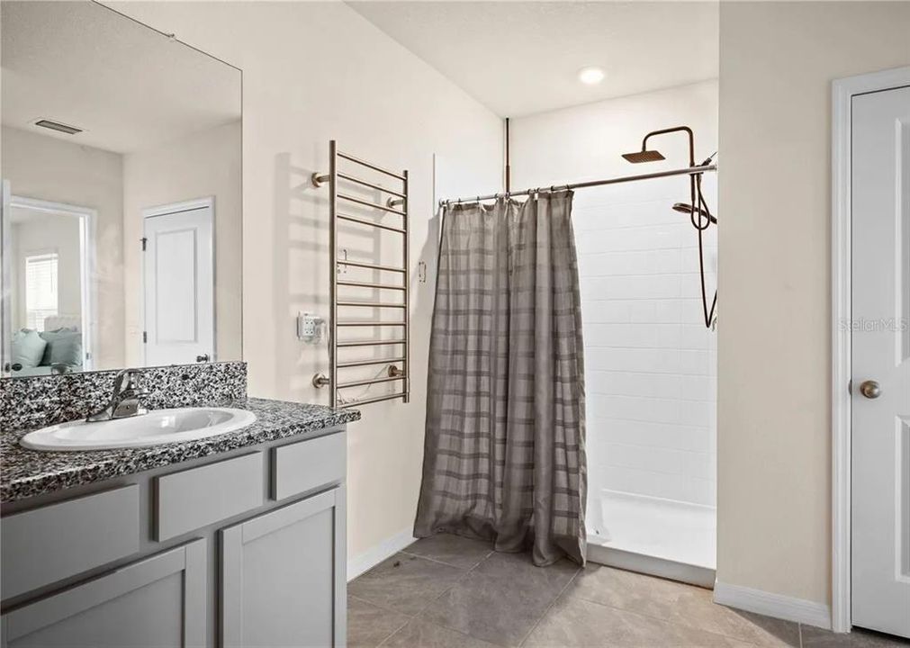 For Rent: $2,700 (4 beds, 2 baths, 2328 Square Feet)