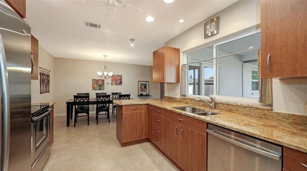 待售: $450,000 (3 贝兹, 2 浴室, 1407 平方英尺)