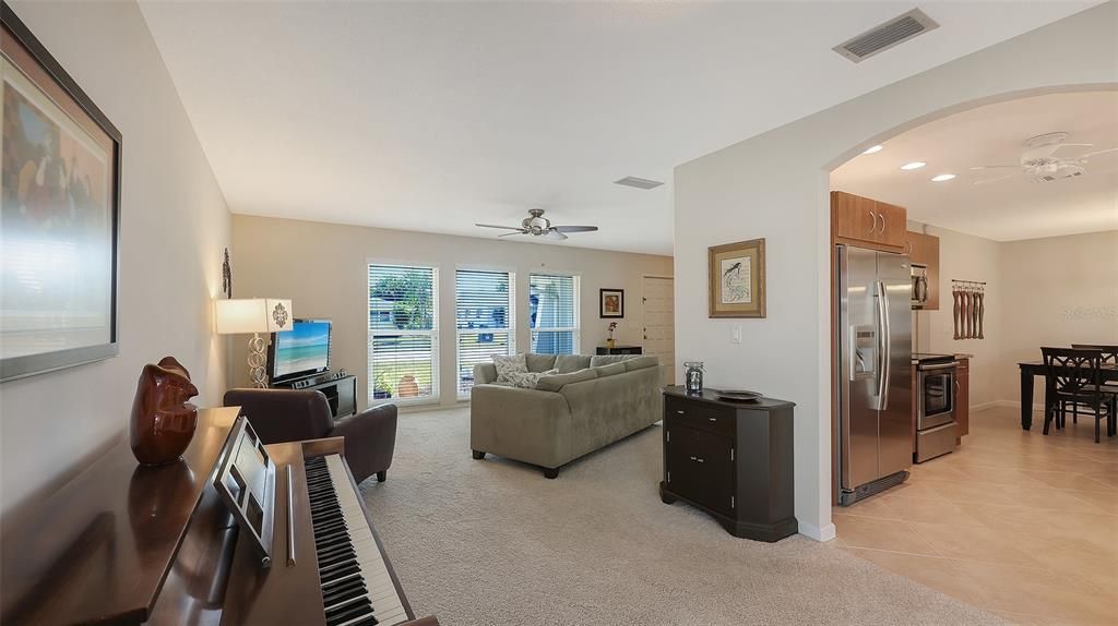 待售: $450,000 (3 贝兹, 2 浴室, 1407 平方英尺)