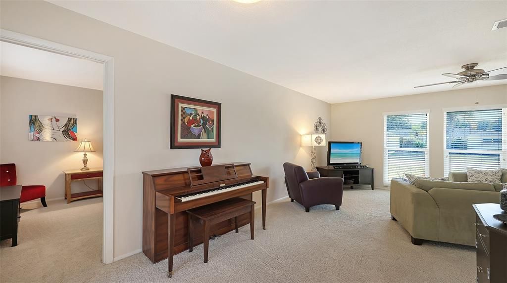 待售: $450,000 (3 贝兹, 2 浴室, 1407 平方英尺)