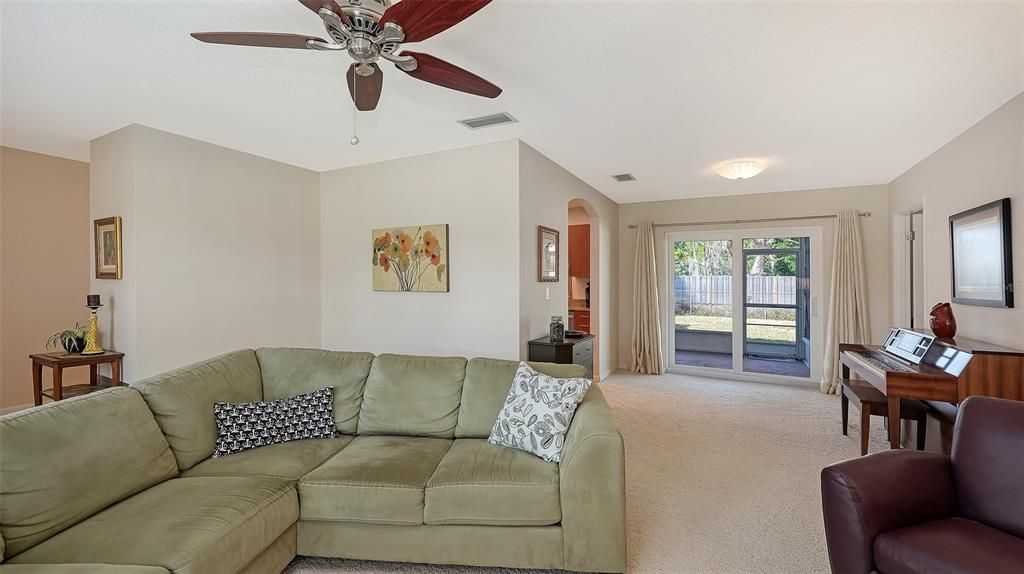 待售: $450,000 (3 贝兹, 2 浴室, 1407 平方英尺)