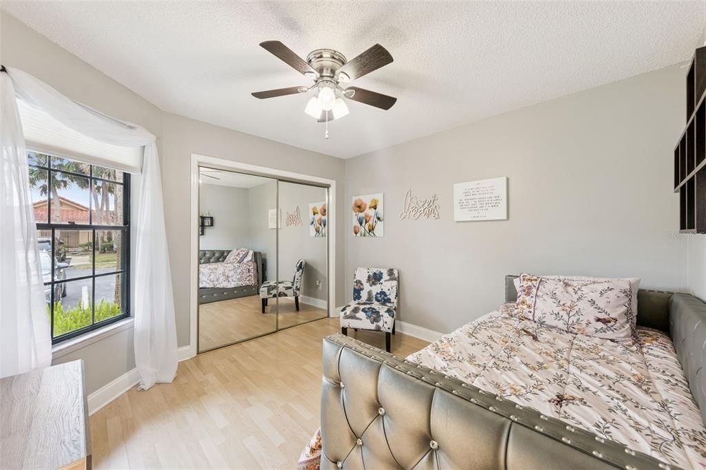 待售: $179,900 (2 贝兹, 2 浴室, 1015 平方英尺)