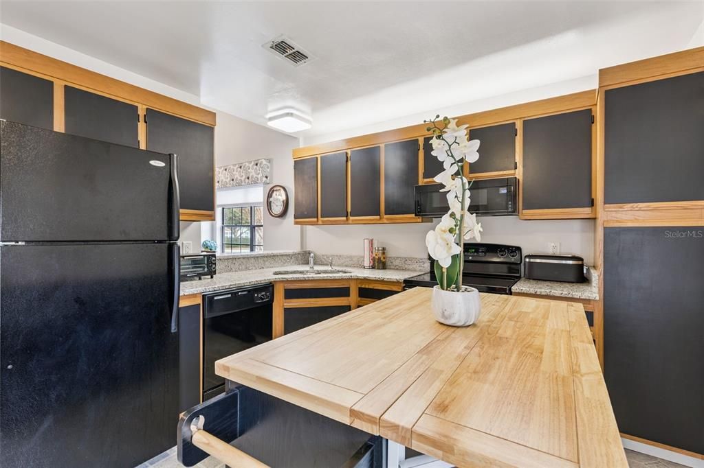 待售: $179,900 (2 贝兹, 2 浴室, 1015 平方英尺)