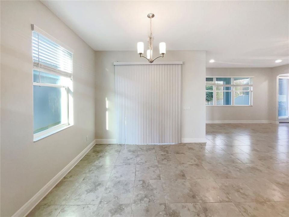 For Sale: $600,000 (5 beds, 4 baths, 3594 Square Feet)