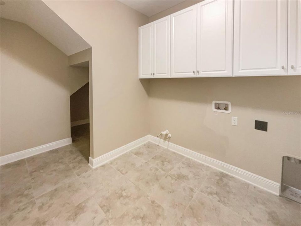 For Sale: $600,000 (5 beds, 4 baths, 3594 Square Feet)