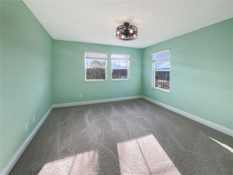 For Sale: $600,000 (5 beds, 4 baths, 3594 Square Feet)