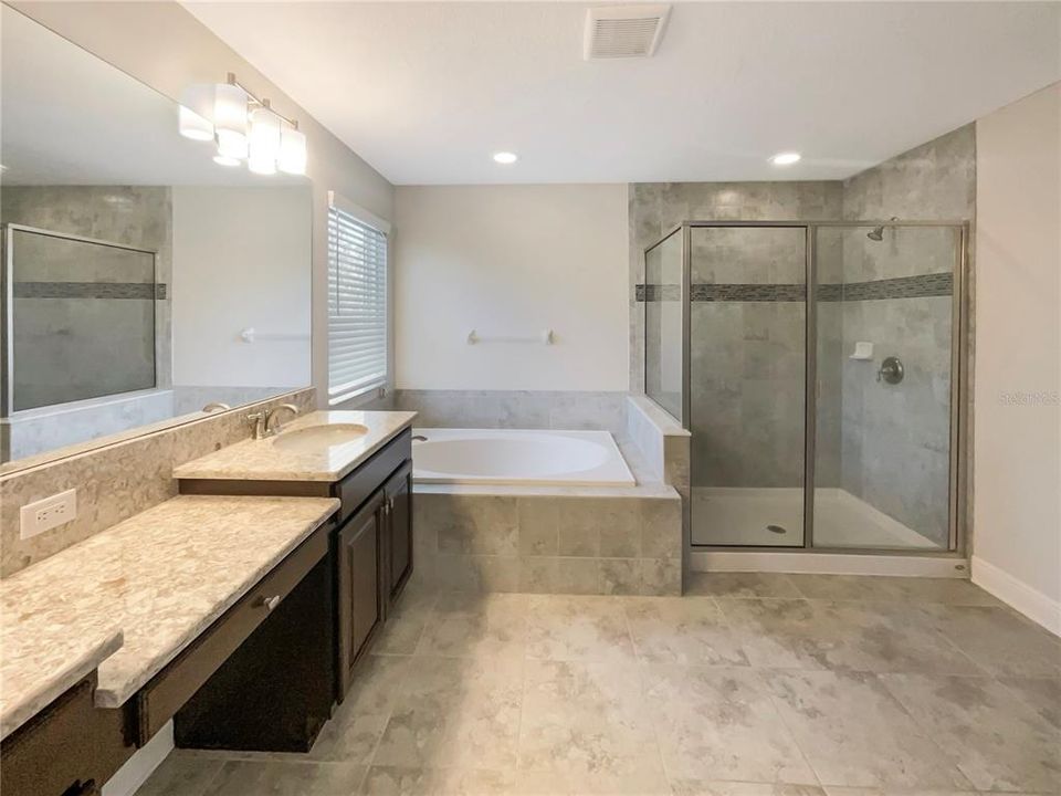 For Sale: $600,000 (5 beds, 4 baths, 3594 Square Feet)