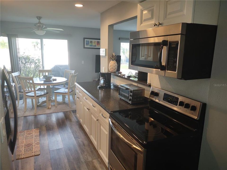 For Sale: $315,000 (2 beds, 2 baths, 1336 Square Feet)