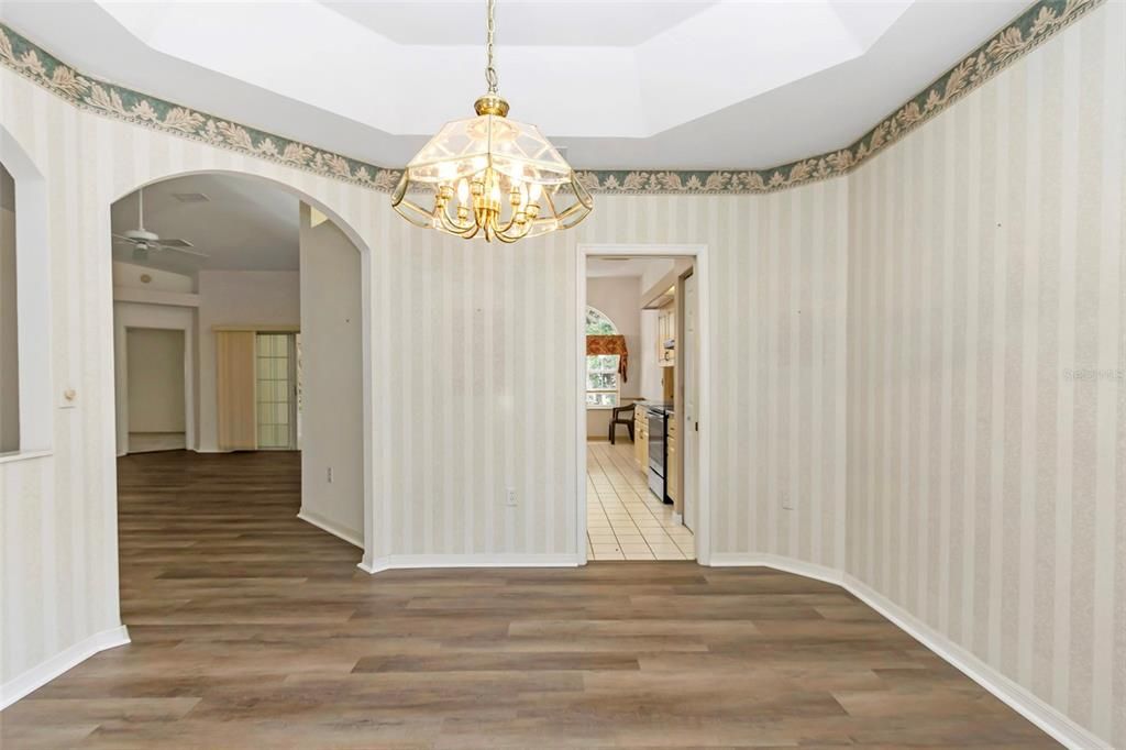 待售: $285,000 (3 贝兹, 2 浴室, 1730 平方英尺)