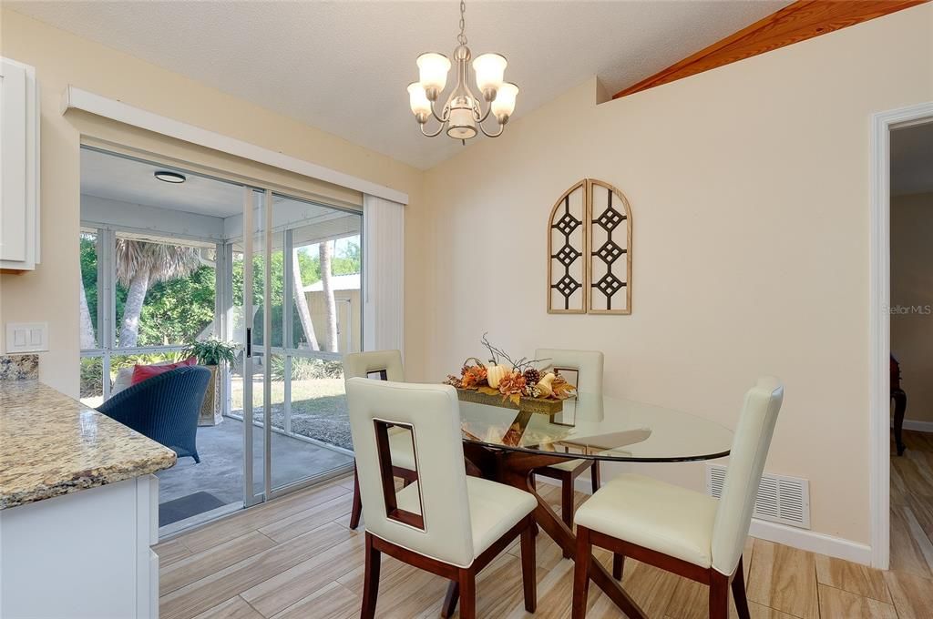 For Sale: $279,900 (2 beds, 2 baths, 988 Square Feet)