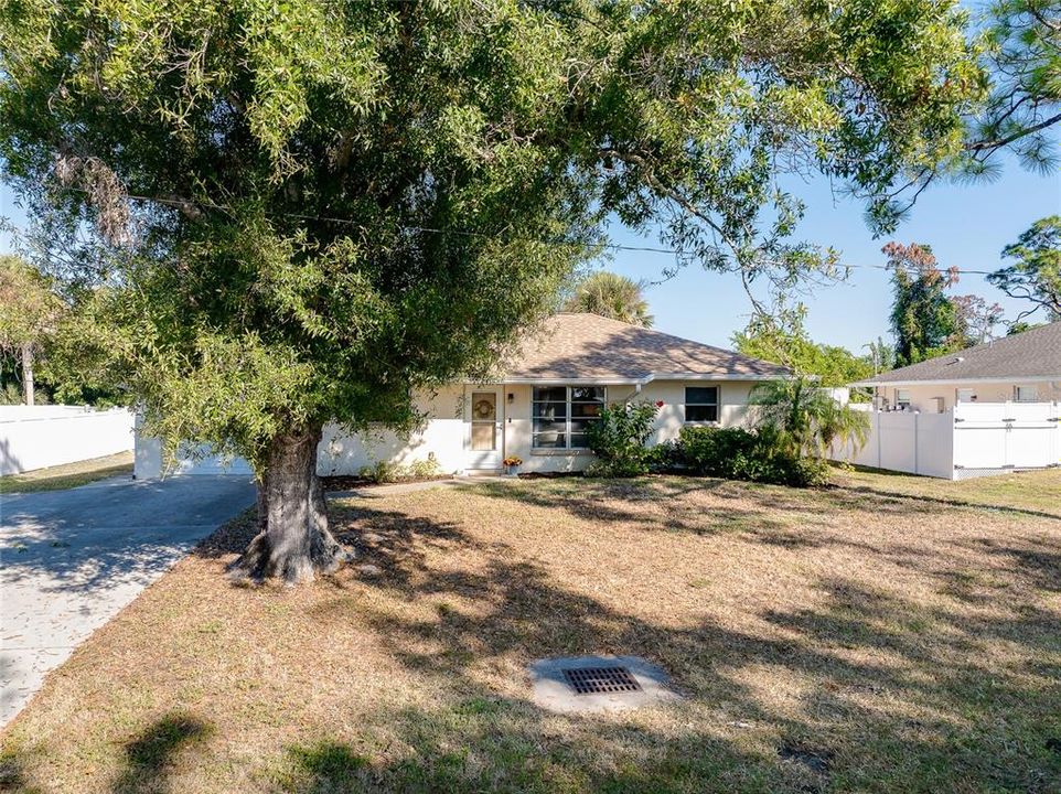 For Sale: $279,900 (2 beds, 2 baths, 988 Square Feet)