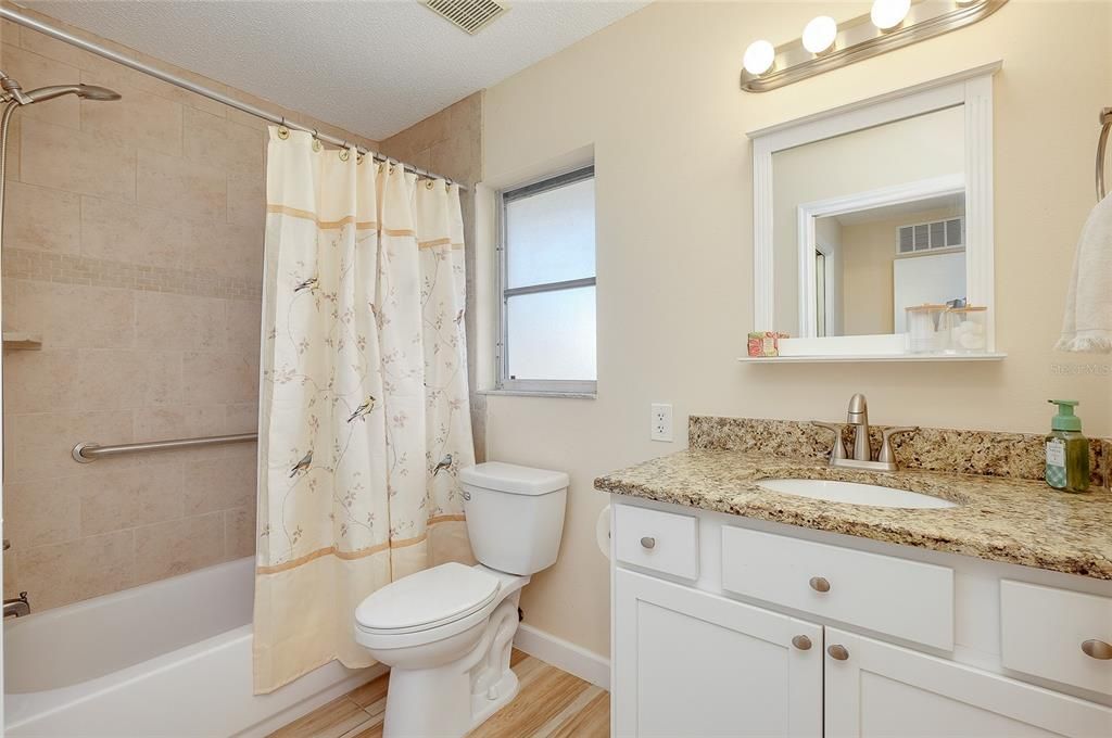 For Sale: $279,900 (2 beds, 2 baths, 988 Square Feet)