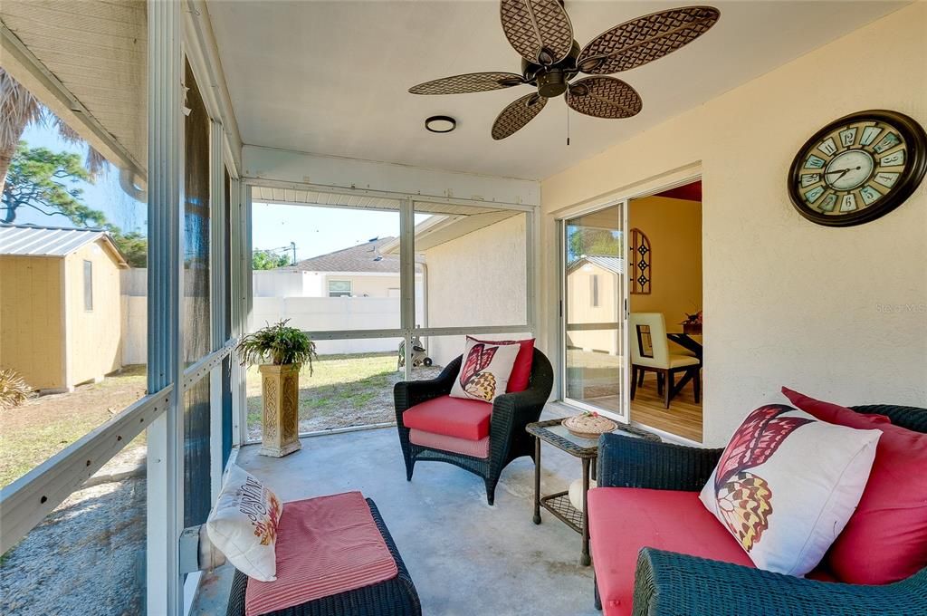 For Sale: $279,900 (2 beds, 2 baths, 988 Square Feet)