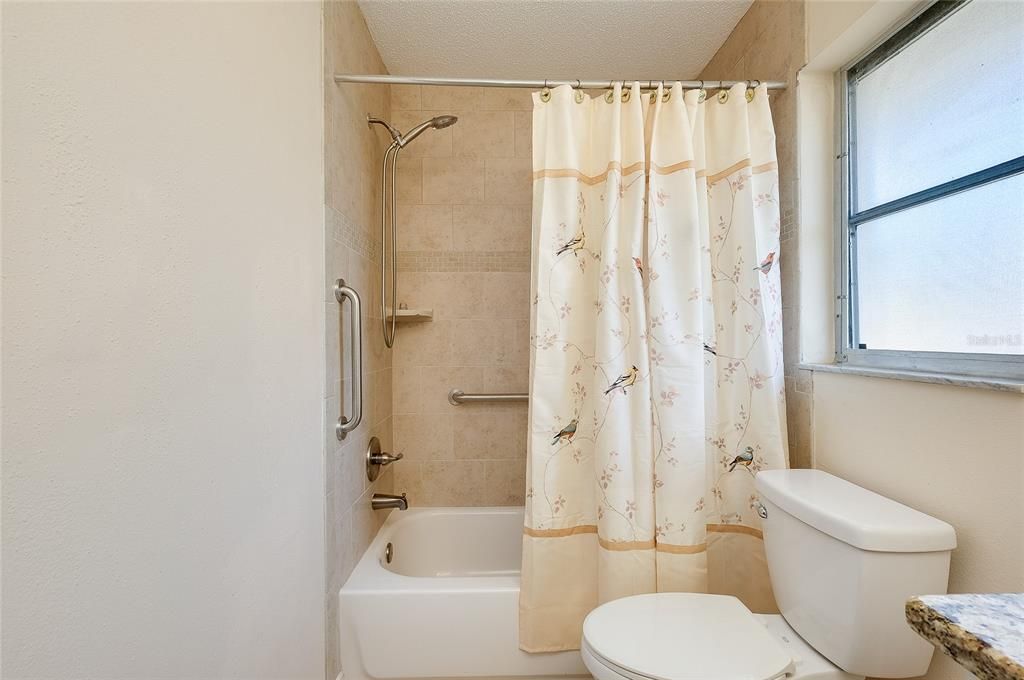 For Sale: $279,900 (2 beds, 2 baths, 988 Square Feet)