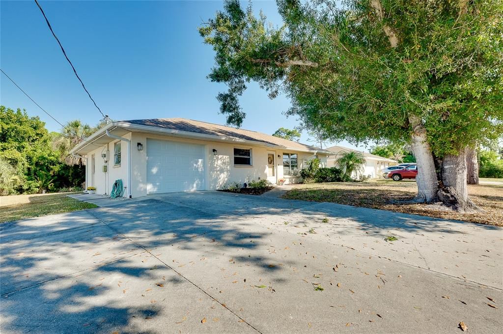 For Sale: $279,900 (2 beds, 2 baths, 988 Square Feet)