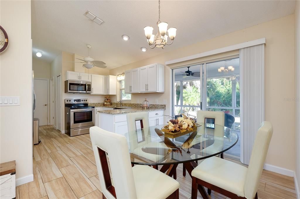 For Sale: $279,900 (2 beds, 2 baths, 988 Square Feet)