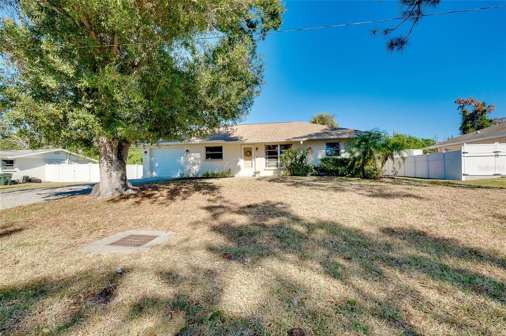 For Sale: $279,900 (2 beds, 2 baths, 988 Square Feet)