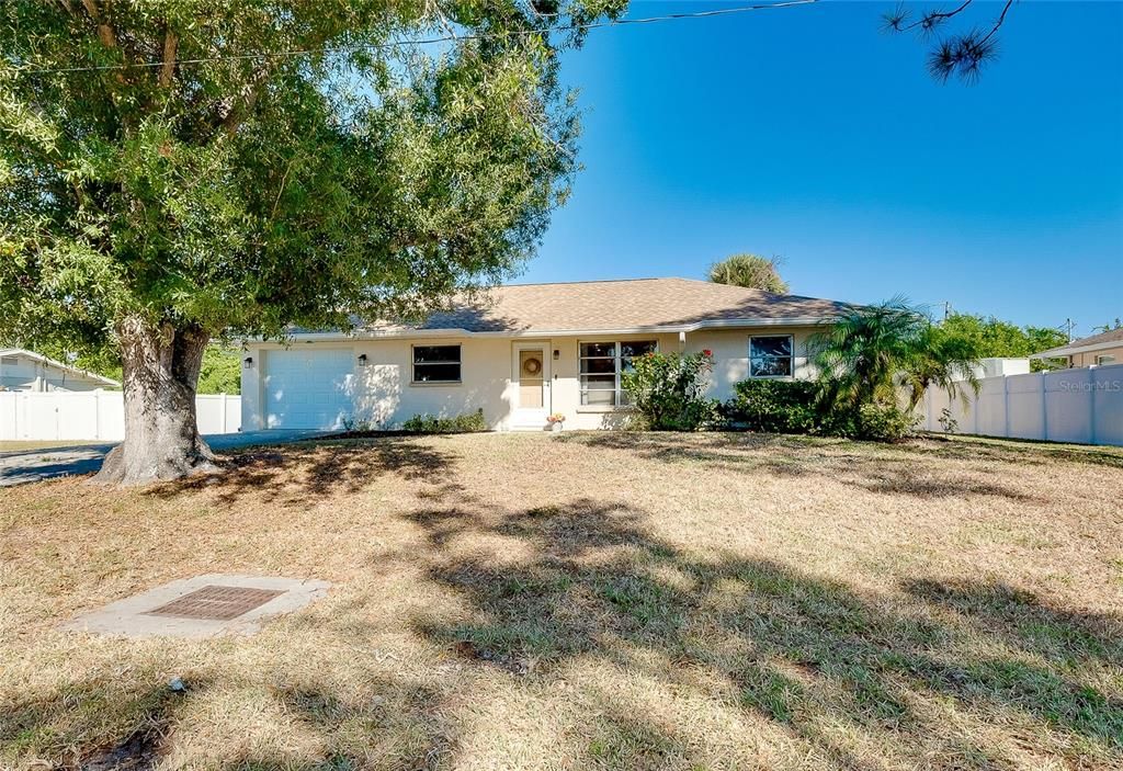 For Sale: $279,900 (2 beds, 2 baths, 988 Square Feet)