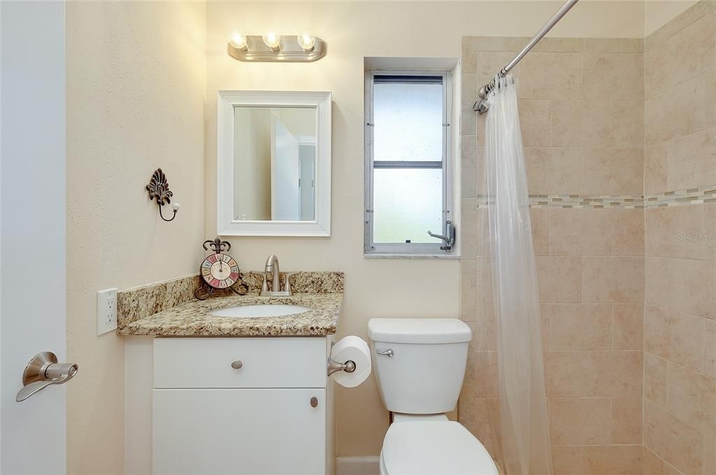 For Sale: $279,900 (2 beds, 2 baths, 988 Square Feet)