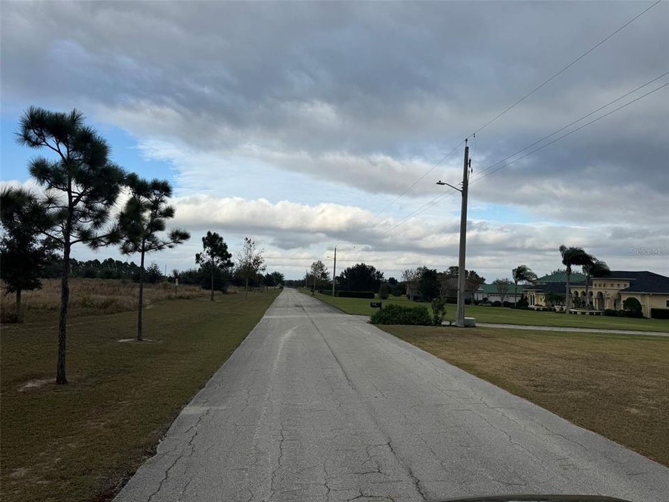 На продажу: $319,000 (1.19 acres)