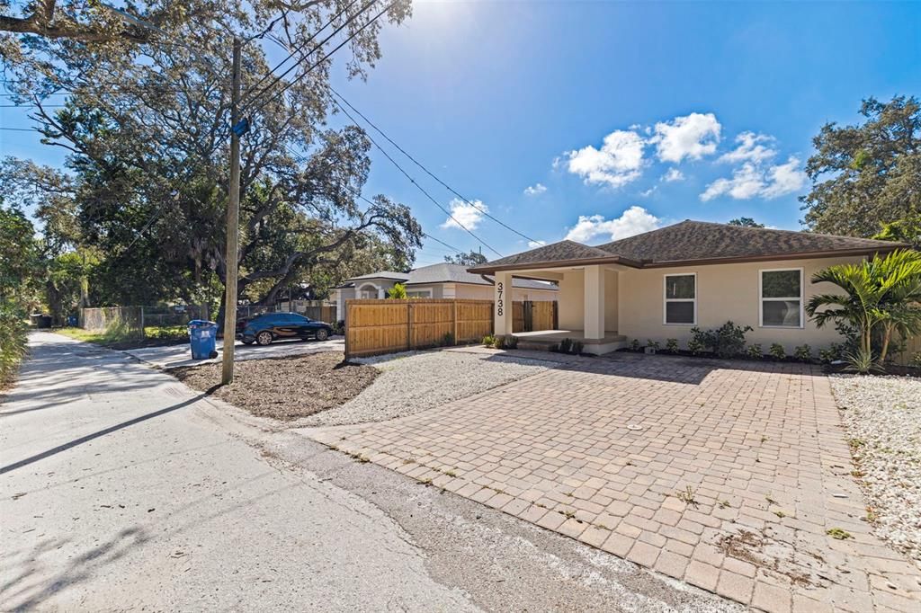 For Sale: $349,900 (4 beds, 2 baths, 1392 Square Feet)