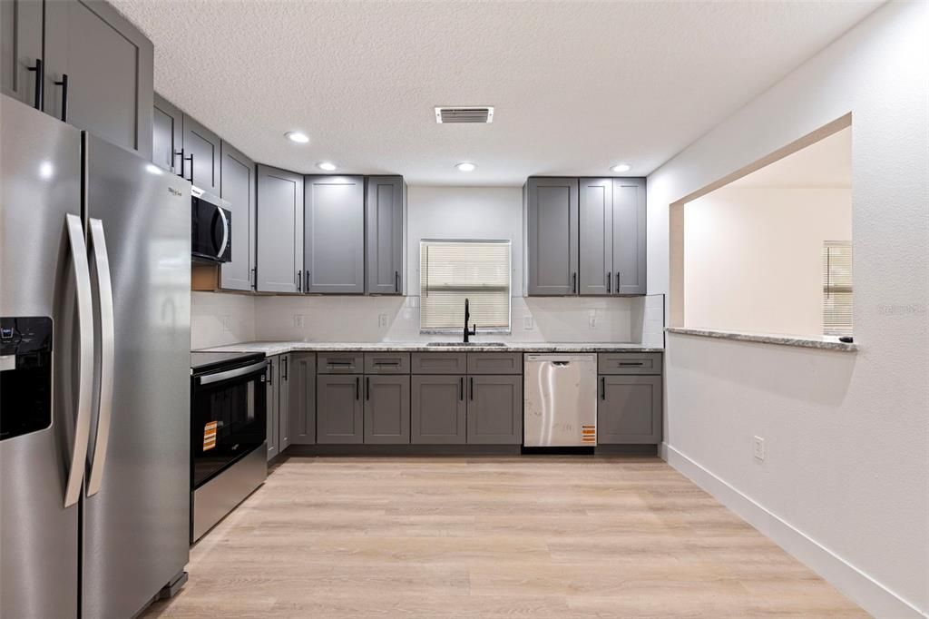 For Sale: $349,900 (4 beds, 2 baths, 1392 Square Feet)