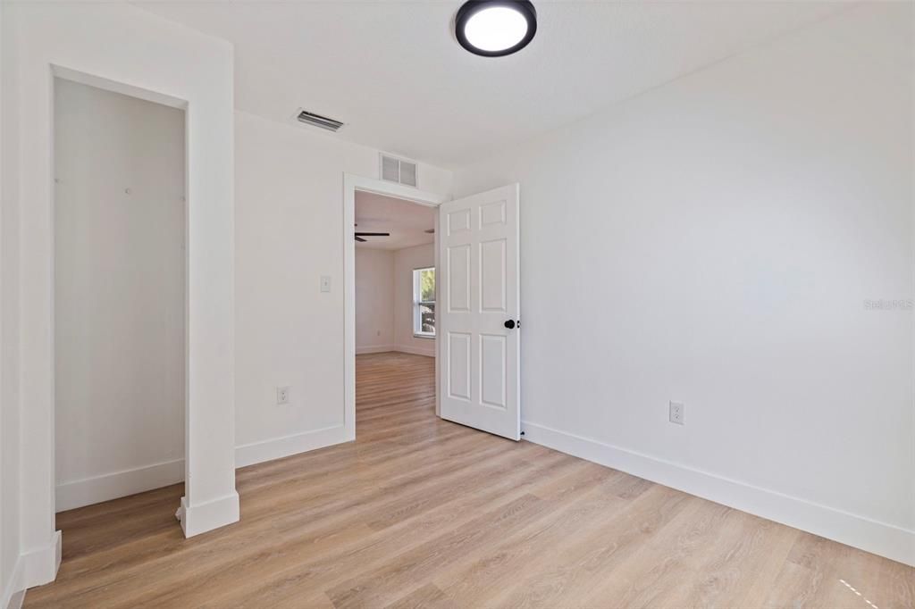 For Sale: $349,900 (4 beds, 2 baths, 1392 Square Feet)