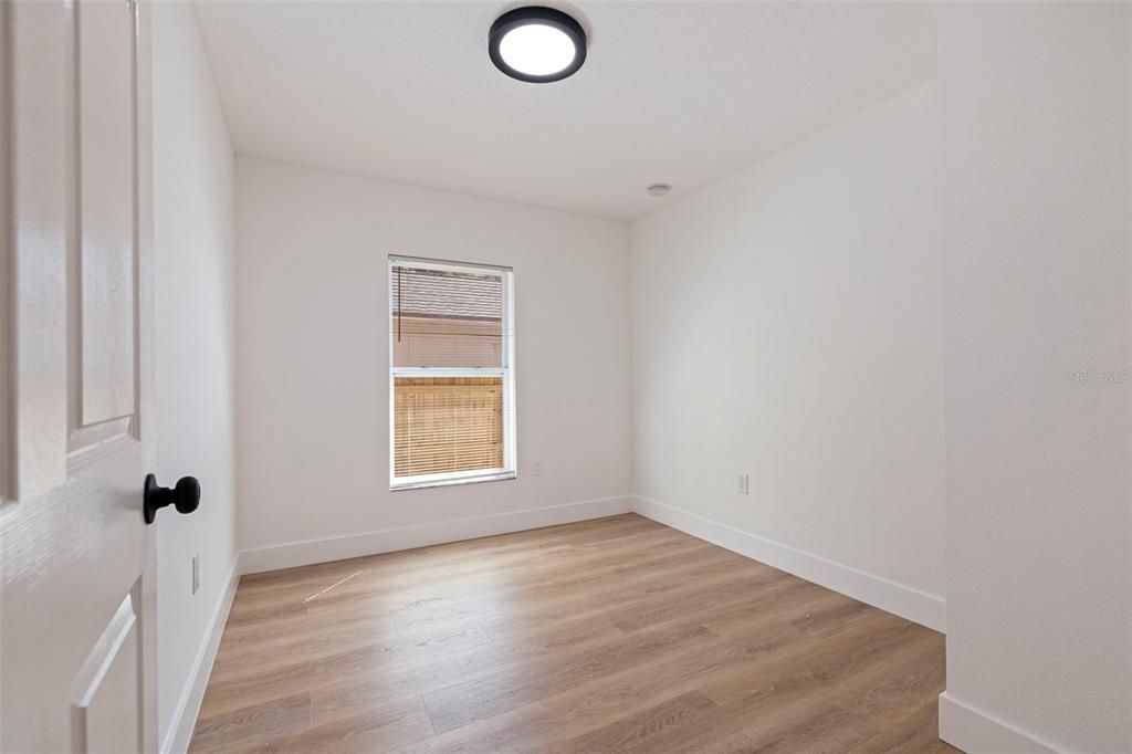 For Sale: $349,900 (4 beds, 2 baths, 1392 Square Feet)