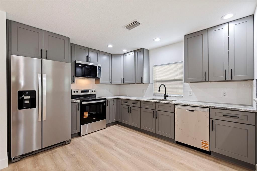 For Sale: $349,900 (4 beds, 2 baths, 1392 Square Feet)