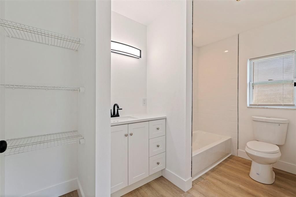 For Sale: $349,900 (4 beds, 2 baths, 1392 Square Feet)