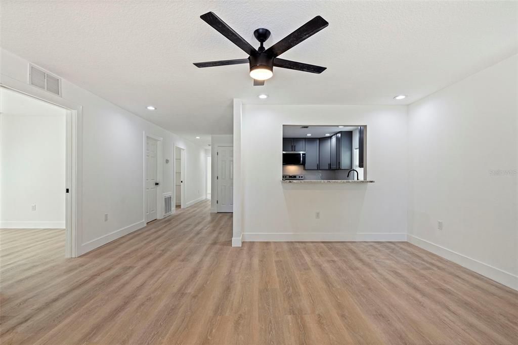 For Sale: $349,900 (4 beds, 2 baths, 1392 Square Feet)