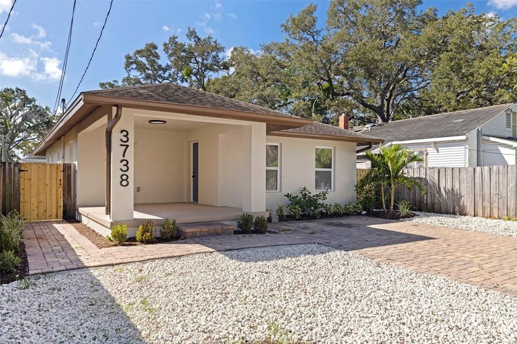 For Sale: $349,900 (4 beds, 2 baths, 1392 Square Feet)