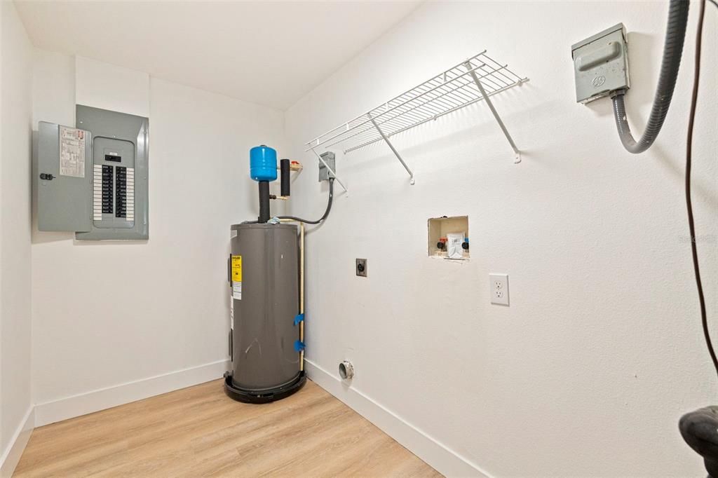 For Sale: $349,900 (4 beds, 2 baths, 1392 Square Feet)