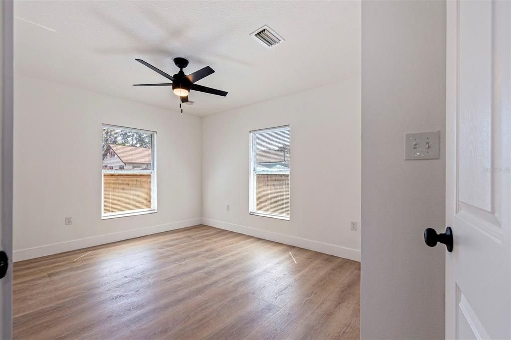 For Sale: $349,900 (4 beds, 2 baths, 1392 Square Feet)