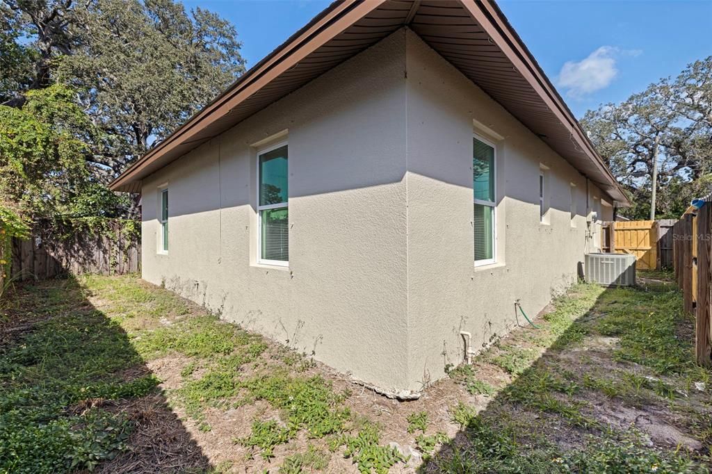 For Sale: $349,900 (4 beds, 2 baths, 1392 Square Feet)