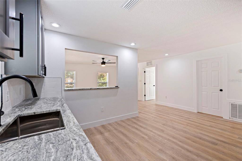 For Sale: $349,900 (4 beds, 2 baths, 1392 Square Feet)