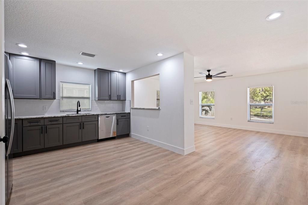 For Sale: $349,900 (4 beds, 2 baths, 1392 Square Feet)