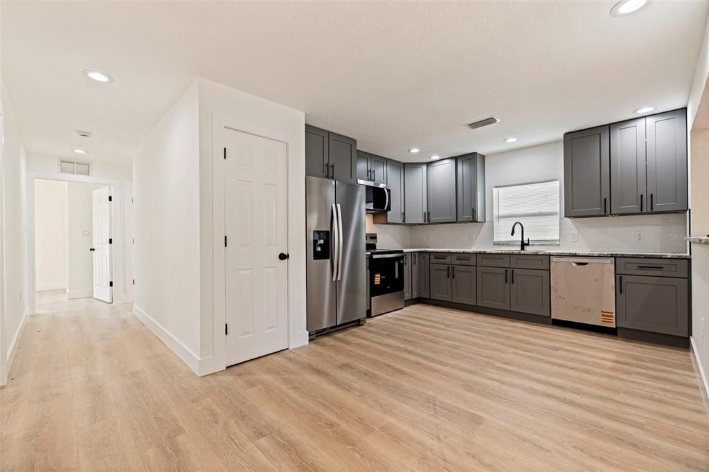 For Sale: $349,900 (4 beds, 2 baths, 1392 Square Feet)